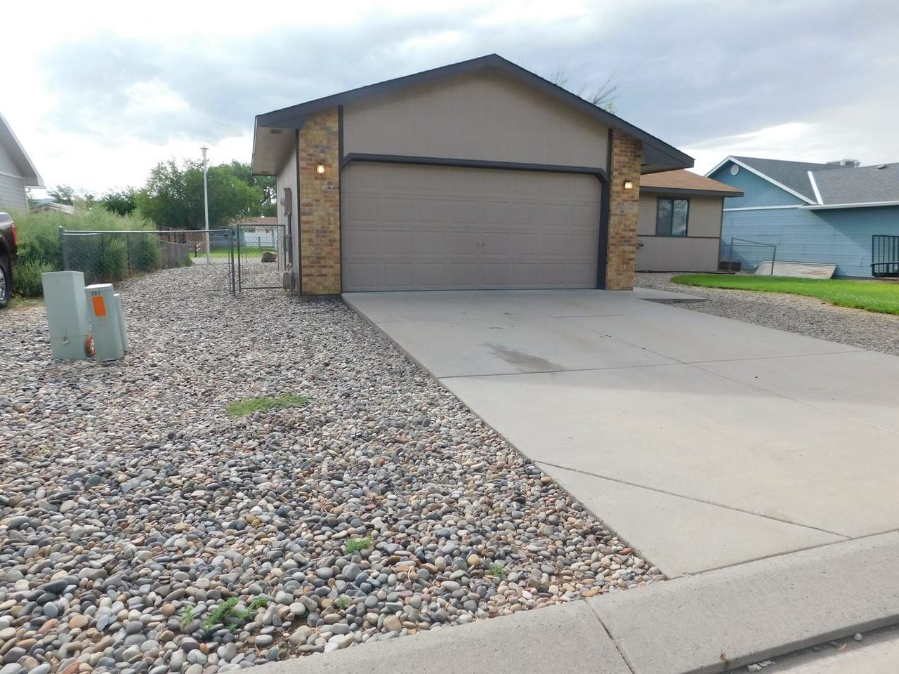 267 Terrace Ct - Photo 2 of 19