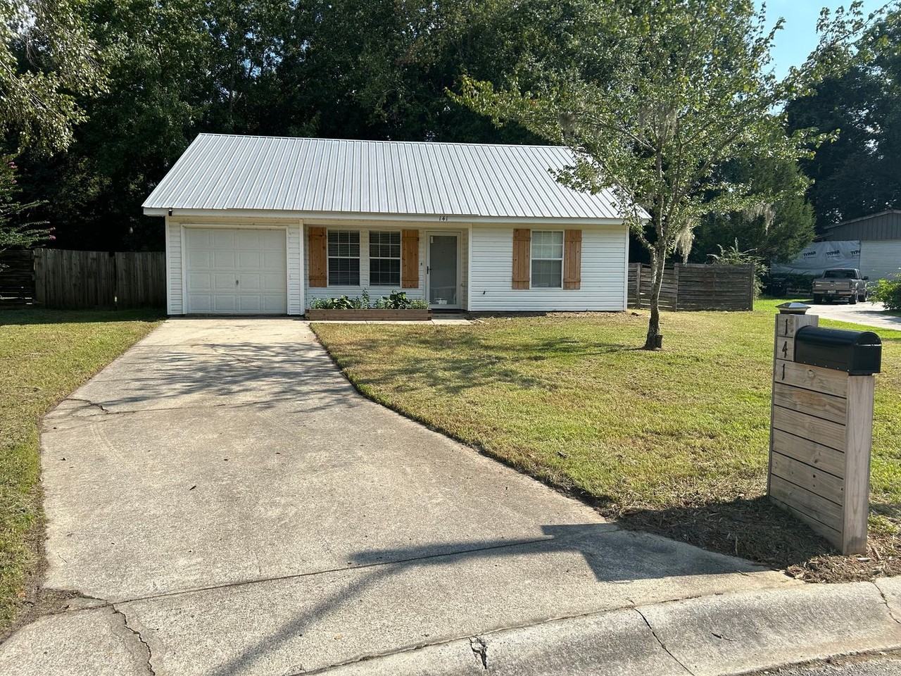 141 Oakwood Dr - Photo 3 of 18