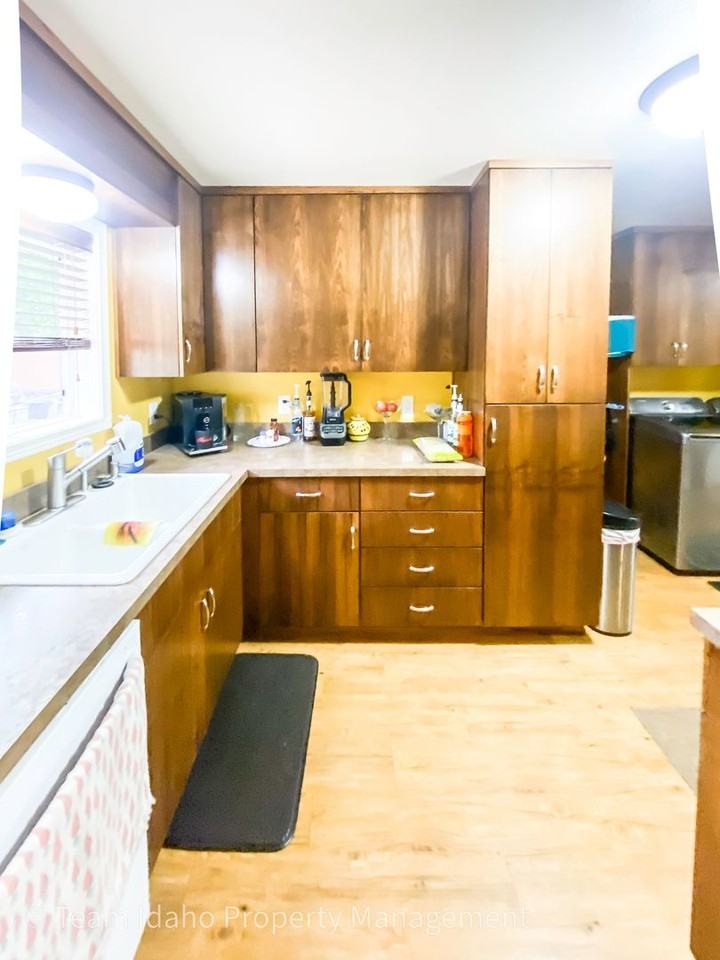 203 N Beech Rd - Photo 3 of 30