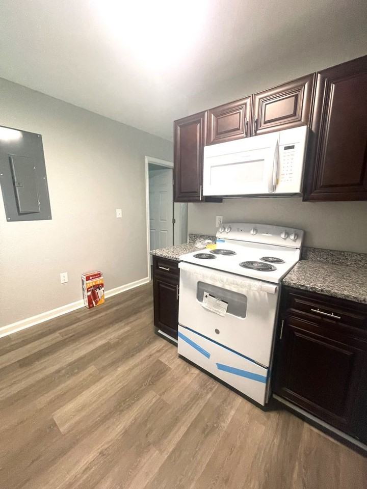 1140 Beautiful St - Photo 7 of 16