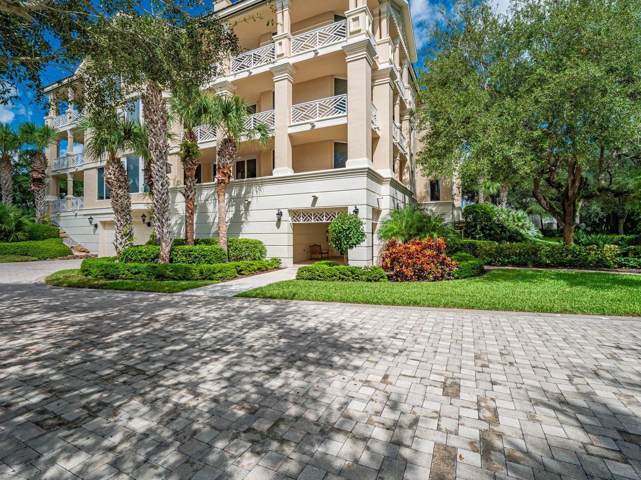 801 N Swim Club Dr #2B - Photo 6 of 50