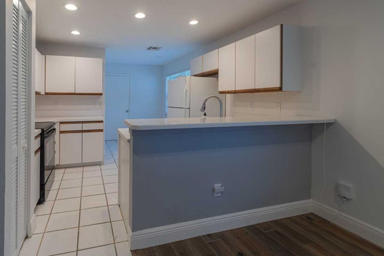 2848 Chapel Hill Ct - Photo 2 of 19