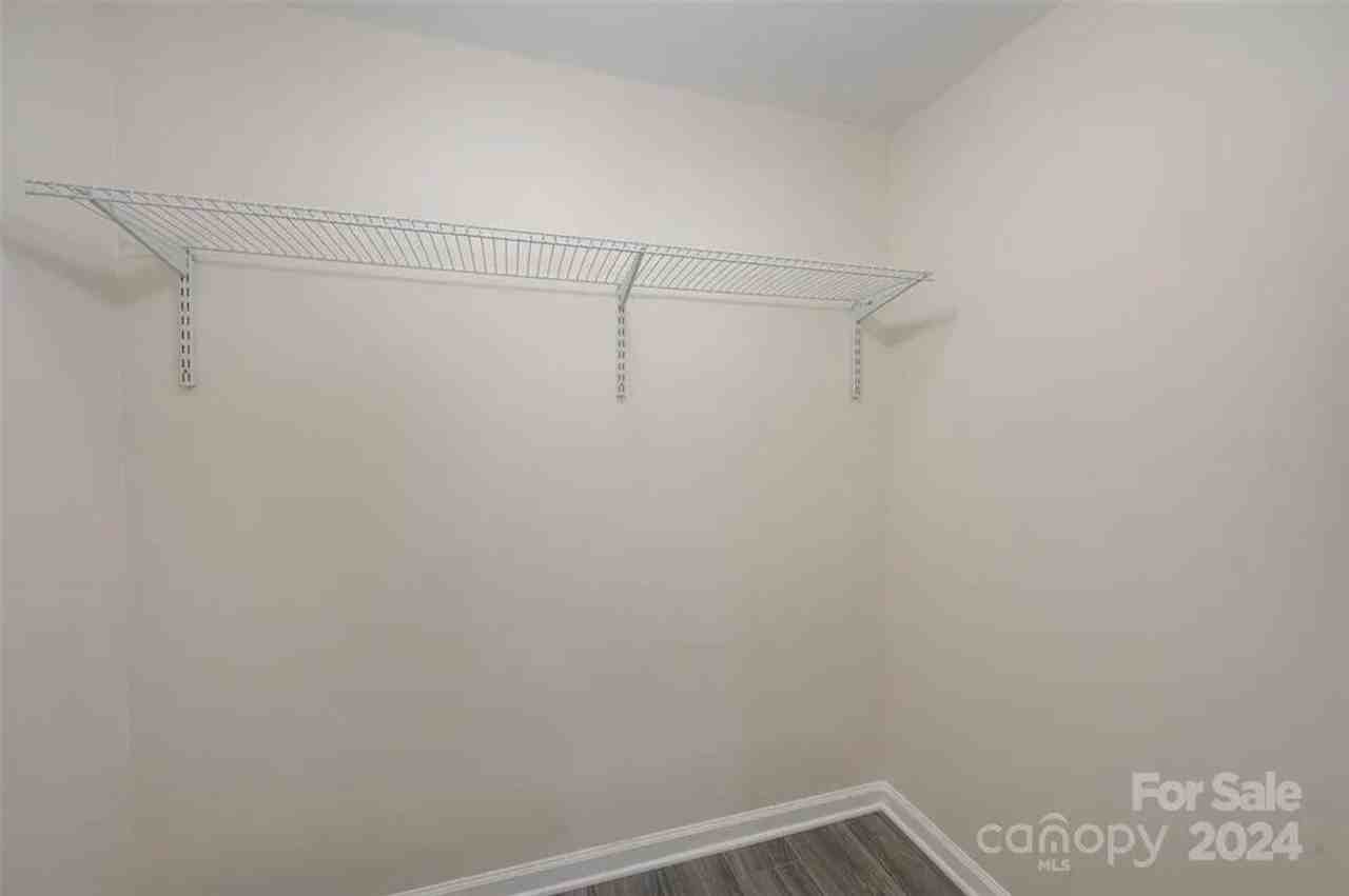 1405 W Bank St - Photo 4 of 21