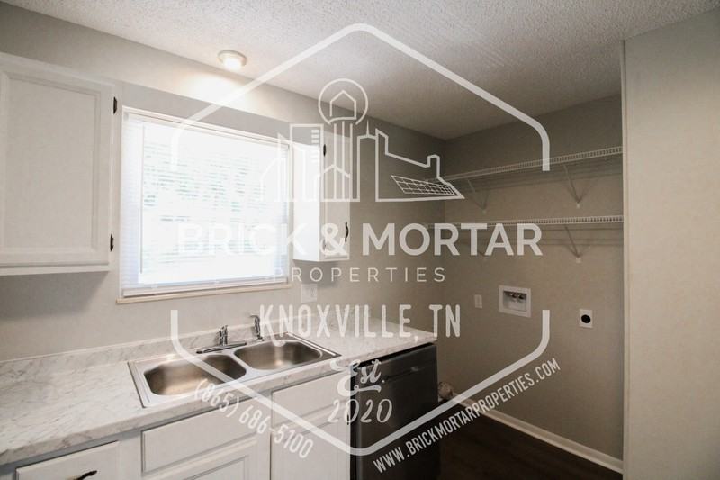 1015 Clendenen Rd - Photo 5 of 13