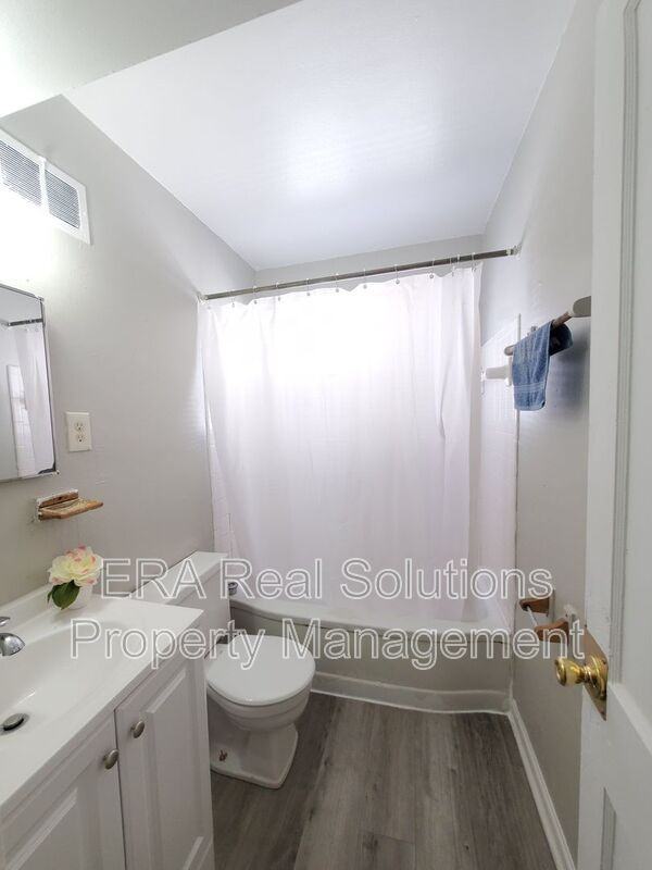 260 S Powell Ave - Photo 6 of 16