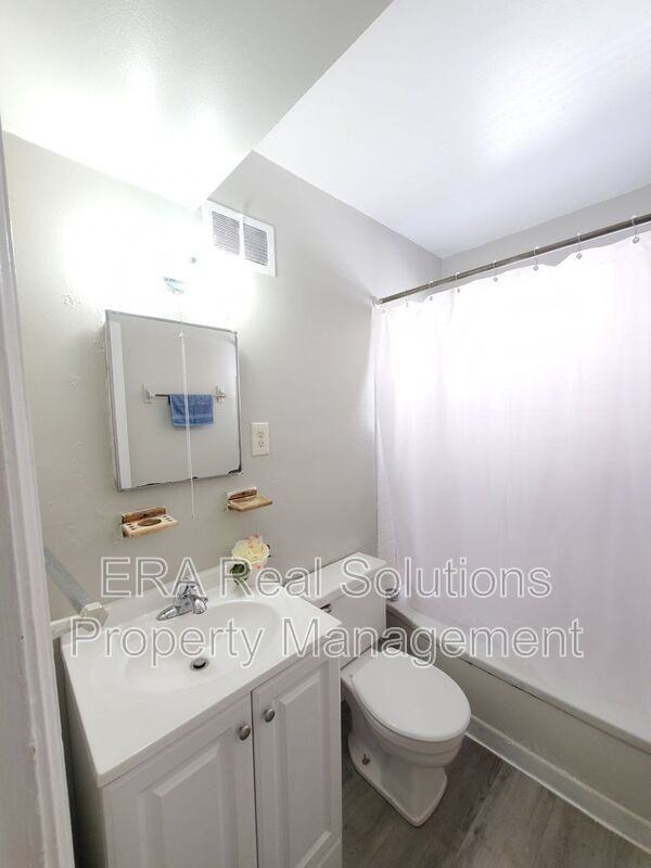 260 S Powell Ave - Photo 7 of 16