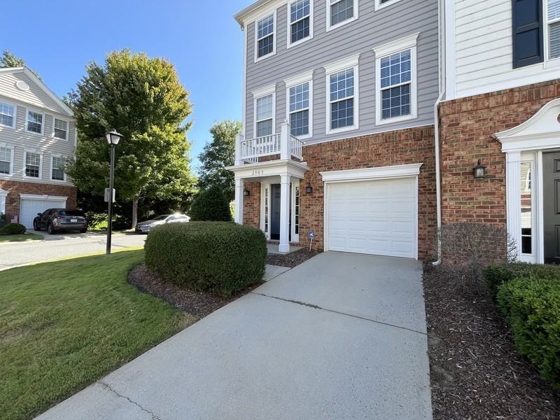 2903 Castleberry Ct - Photo 2 of 26