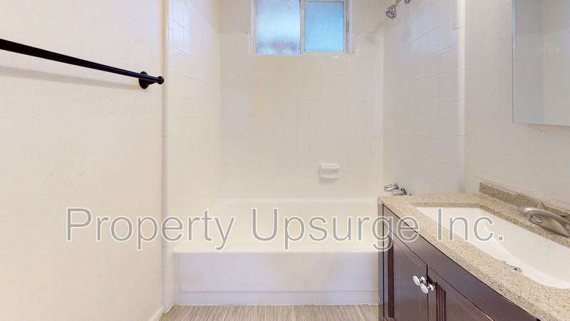 1558 Bridge St #8 - Photo 5 of 15