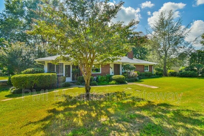 460 Summit St - Photo 2 of 31