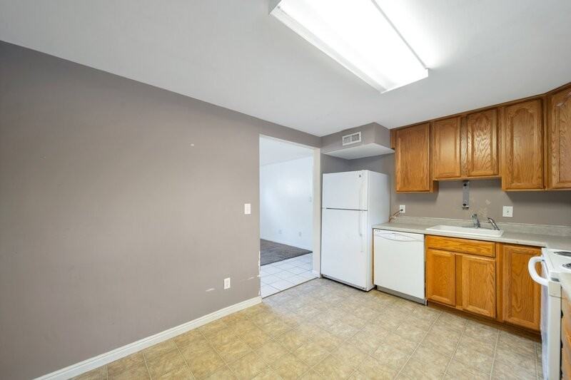 4764 S Meadow Wood Way - Photo 3 of 15