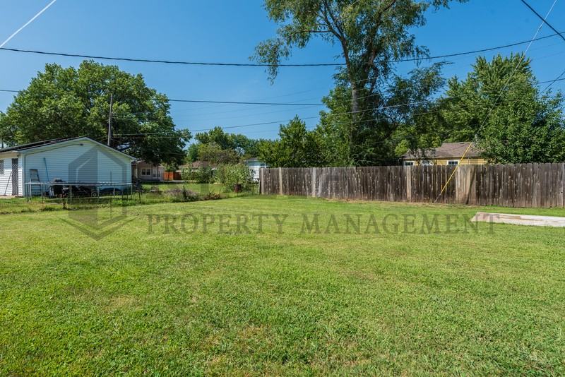 5722 Grand St - Photo 3 of 19