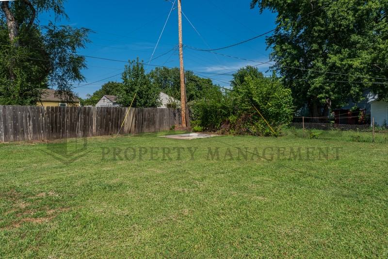 5722 Grand St - Photo 4 of 19