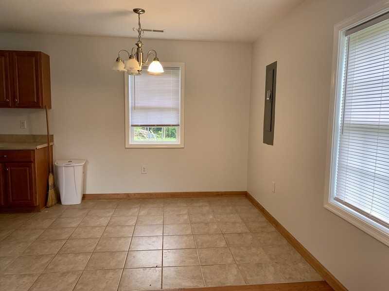 1160 Evergreen Rd - Photo 4 of 11