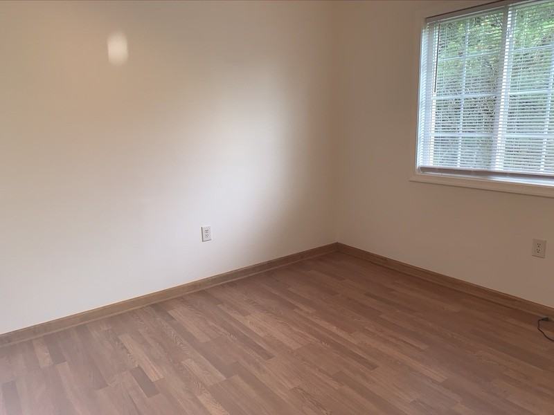 1160 Evergreen Rd - Photo 7 of 11
