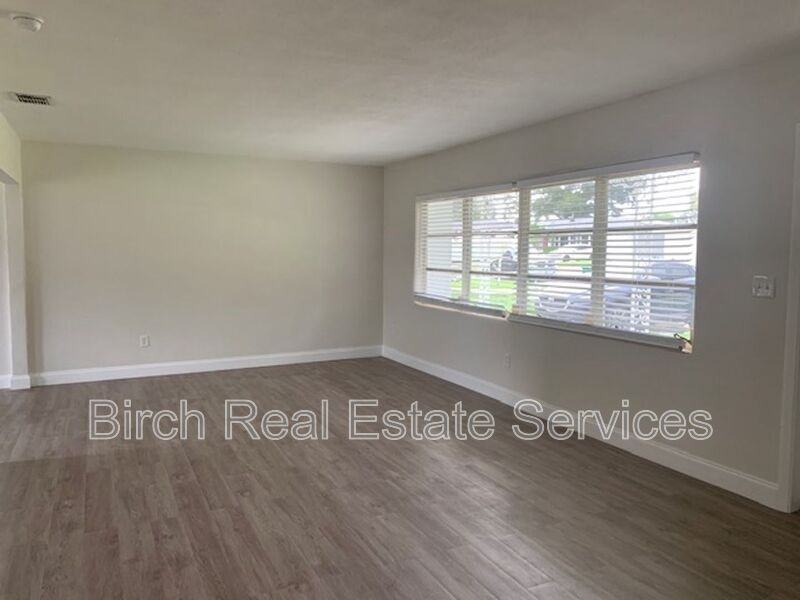 1406 Lemon St - Photo 3 of 14