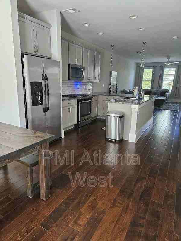 2181 Colvin Ct Nw - Photo 3 of 32