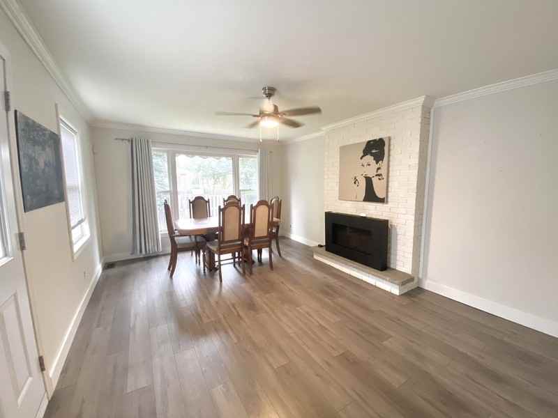 35 Bond St N - Photo 2 of 24