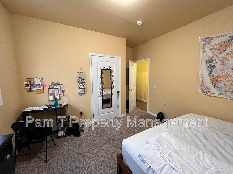 1202 E 37th St #B - Photo 2 of 6