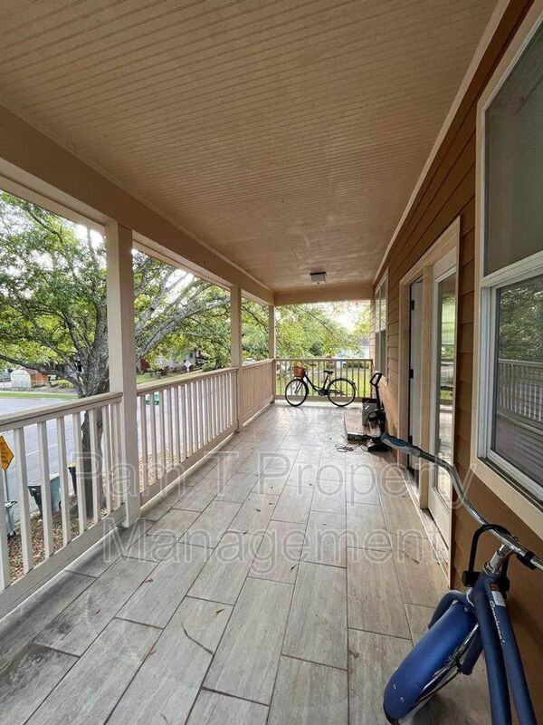 1202 E 37th St #B - Photo 3 of 6