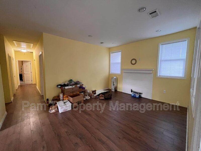 1202 E 37th St #B - Photo 4 of 6