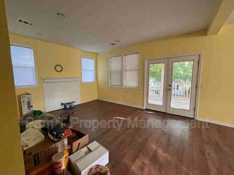 1202 E 37th St #B - Photo 5 of 6