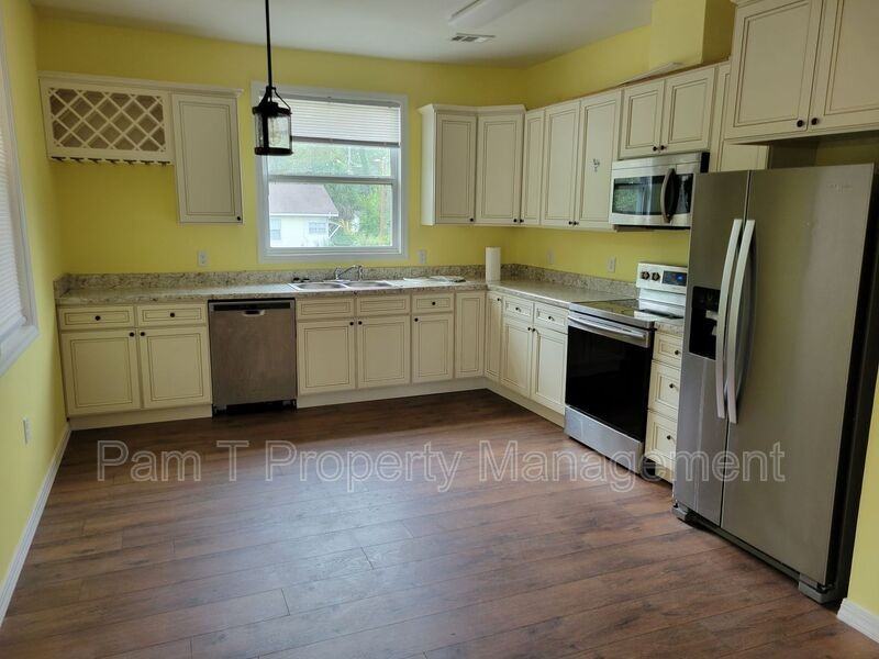 1202 E 37th St #B - Photo 6 of 6
