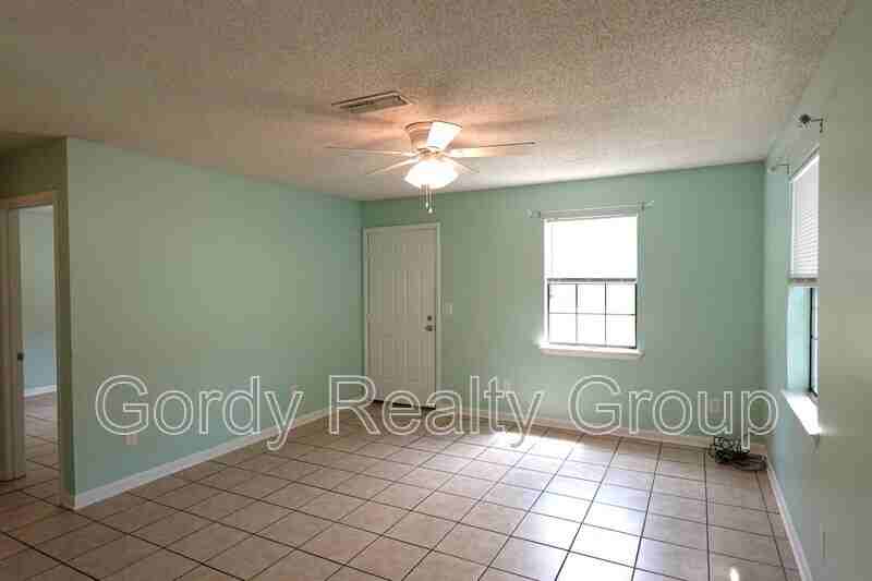 3153A Redbud Ln - Photo 2 of 7