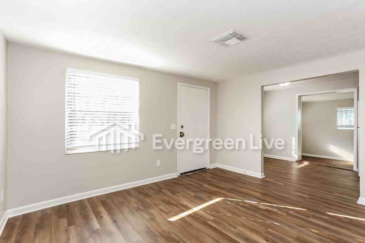 3403 Gladys St - Photo 2 of 22