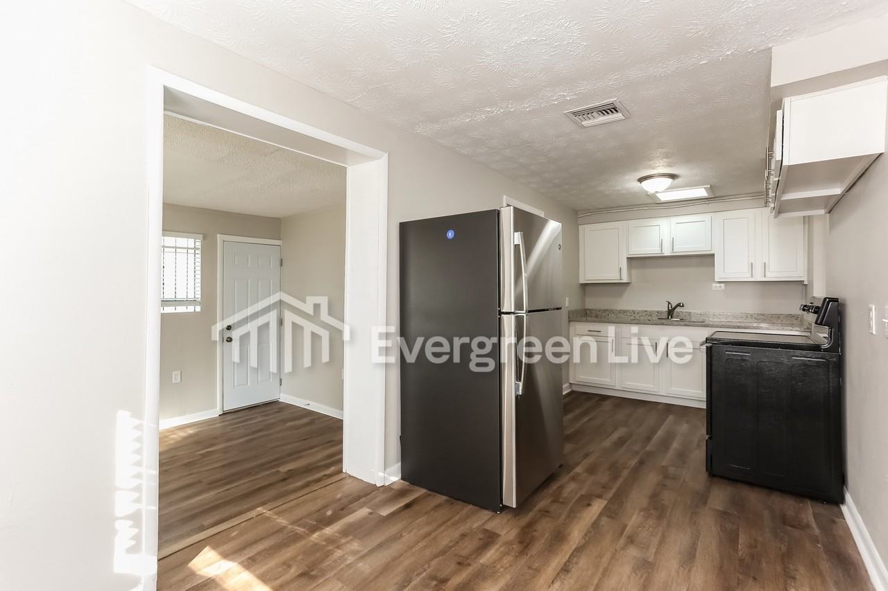 3403 Gladys St - Photo 5 of 22