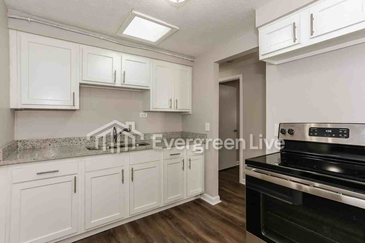 3403 Gladys St - Photo 5 of 26
