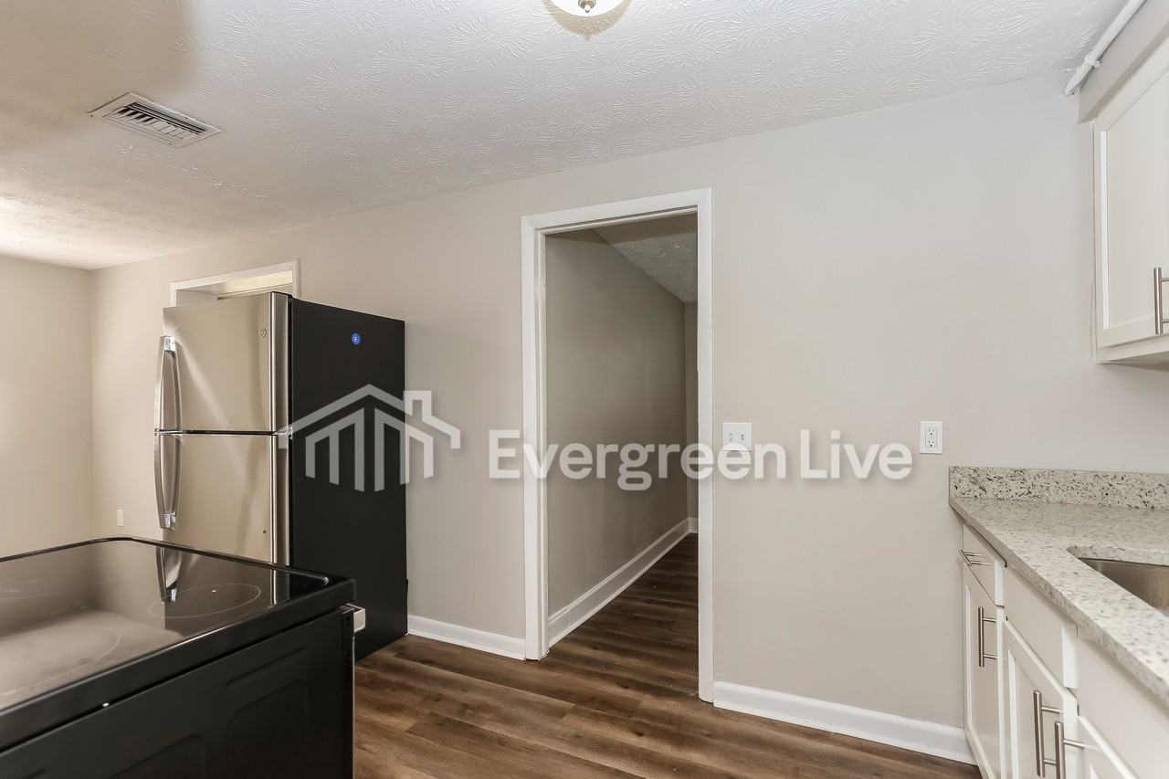 3403 Gladys St - Photo 6 of 26