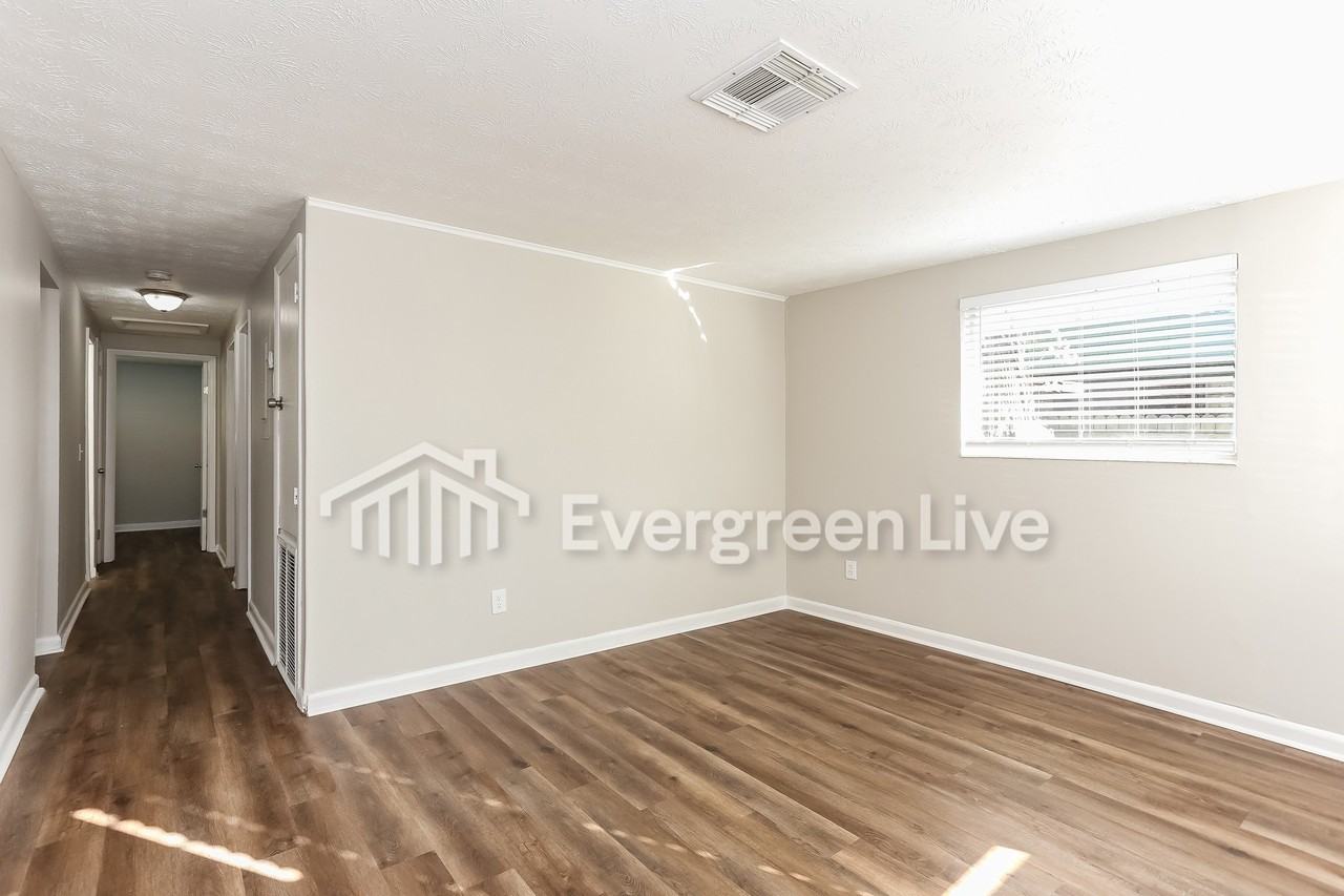 3403 Gladys St - Photo 3 of 22