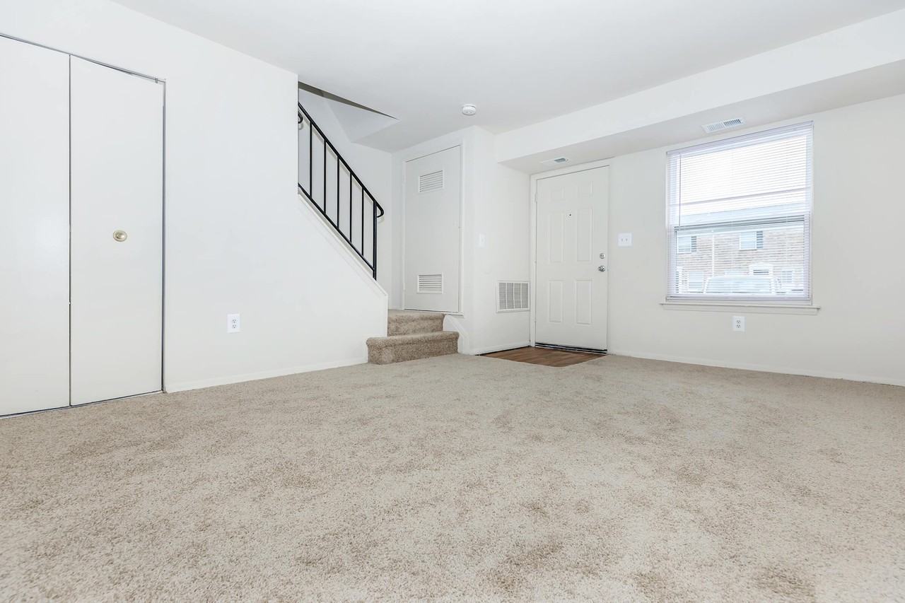 Essex Park Apartments - Photo 4 of 19