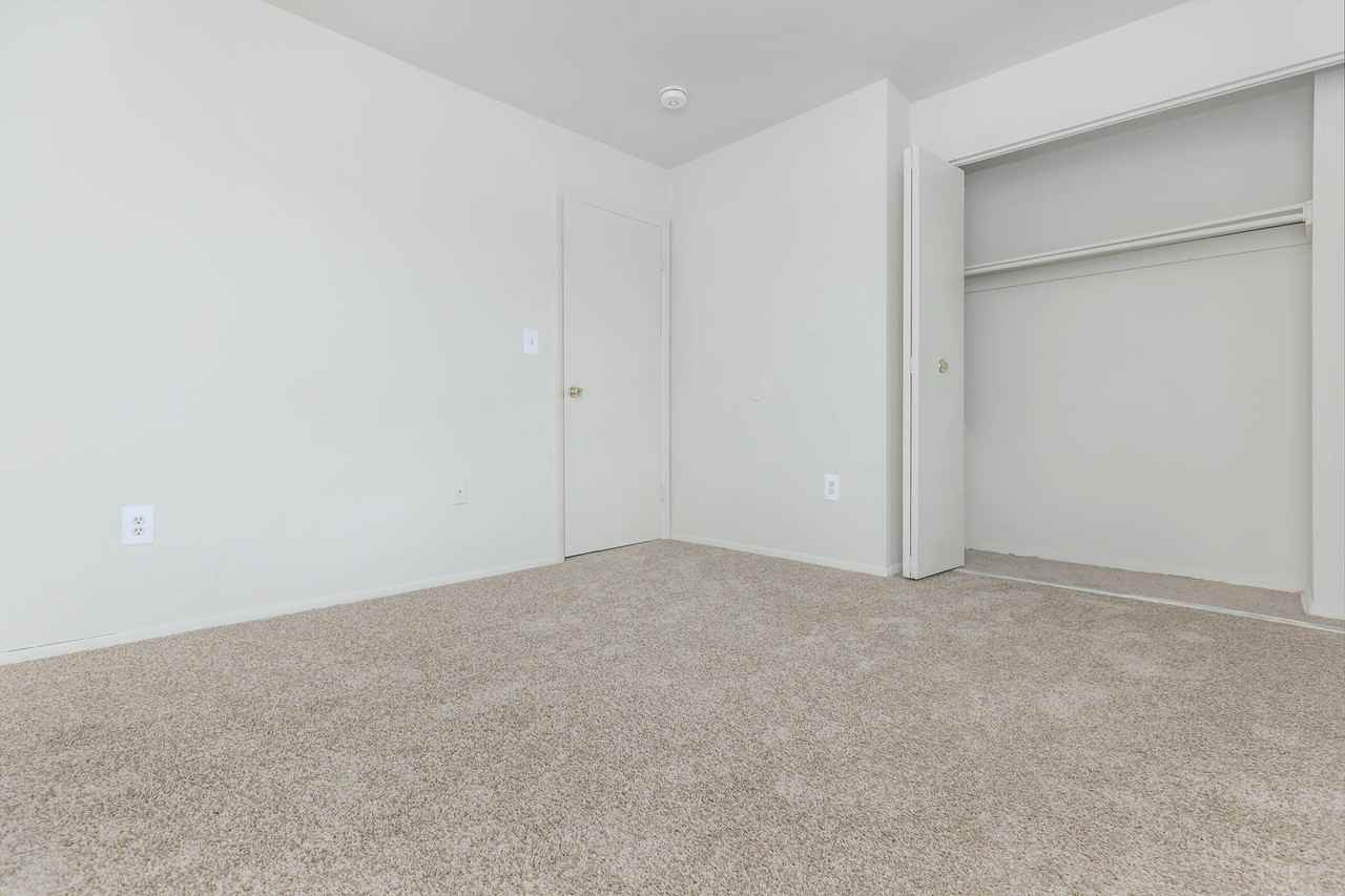 Essex Park Apartments - Photo 7 of 19