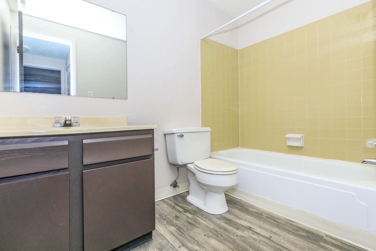 Chelsea Square Apartments - Photo 6 of 14