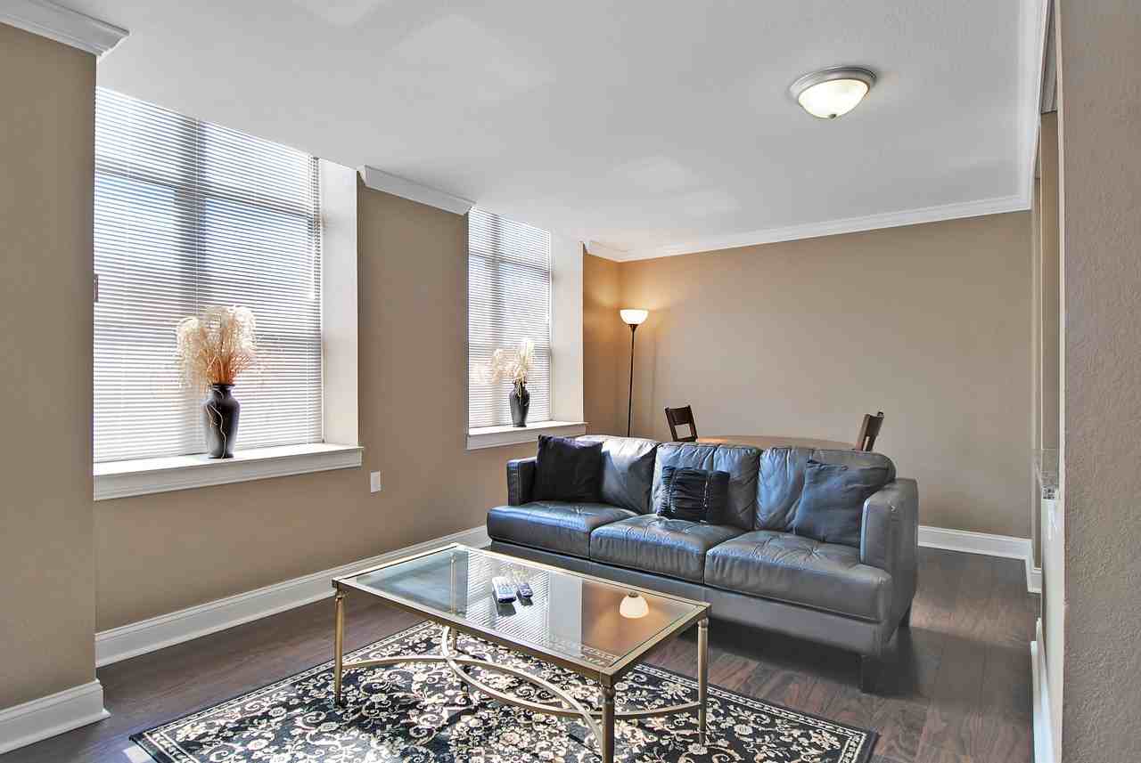 Bancroft Luxury Apartments - Photo 7 of 22