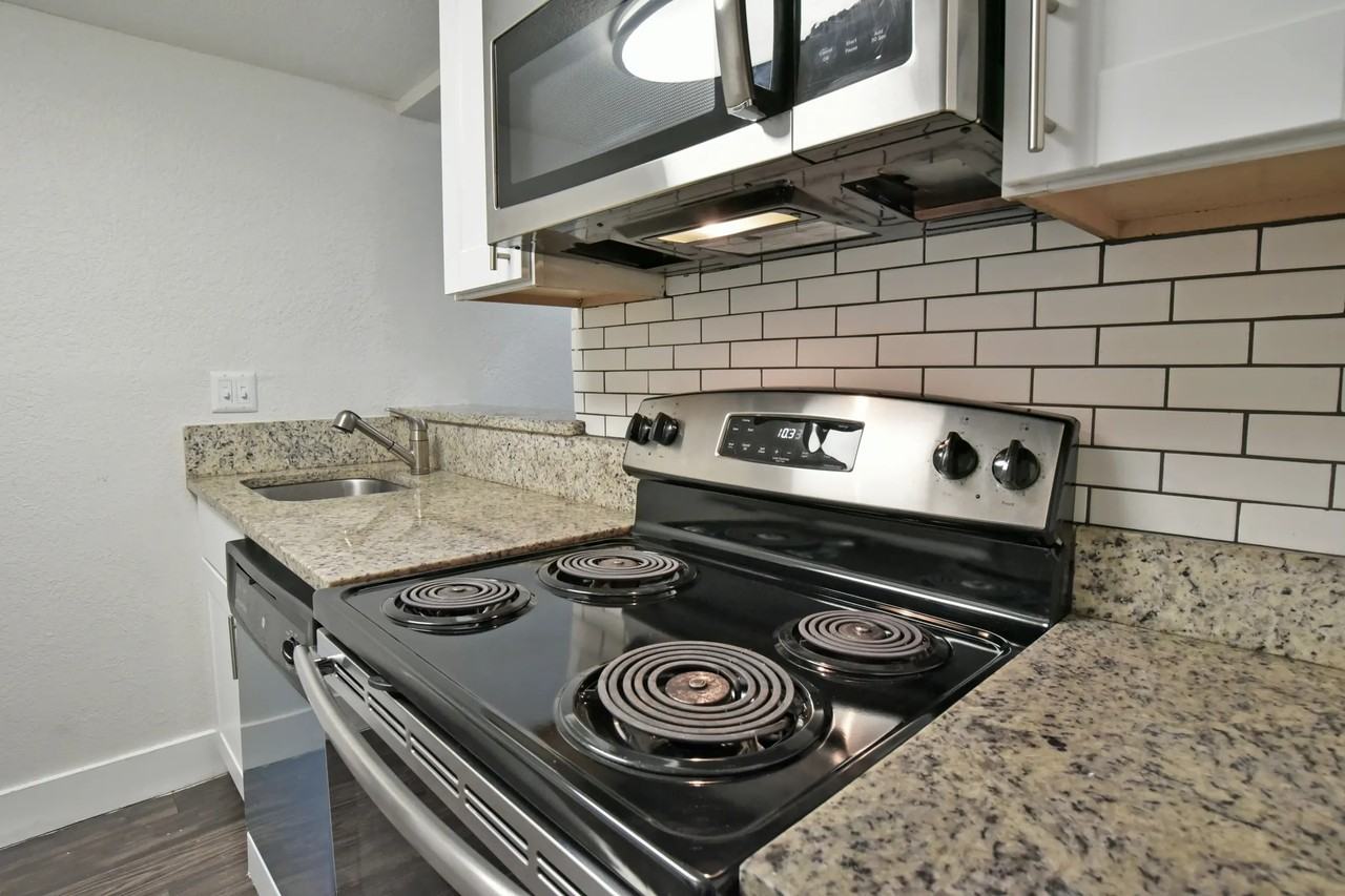 Amber Vista - Photo 3 of 42