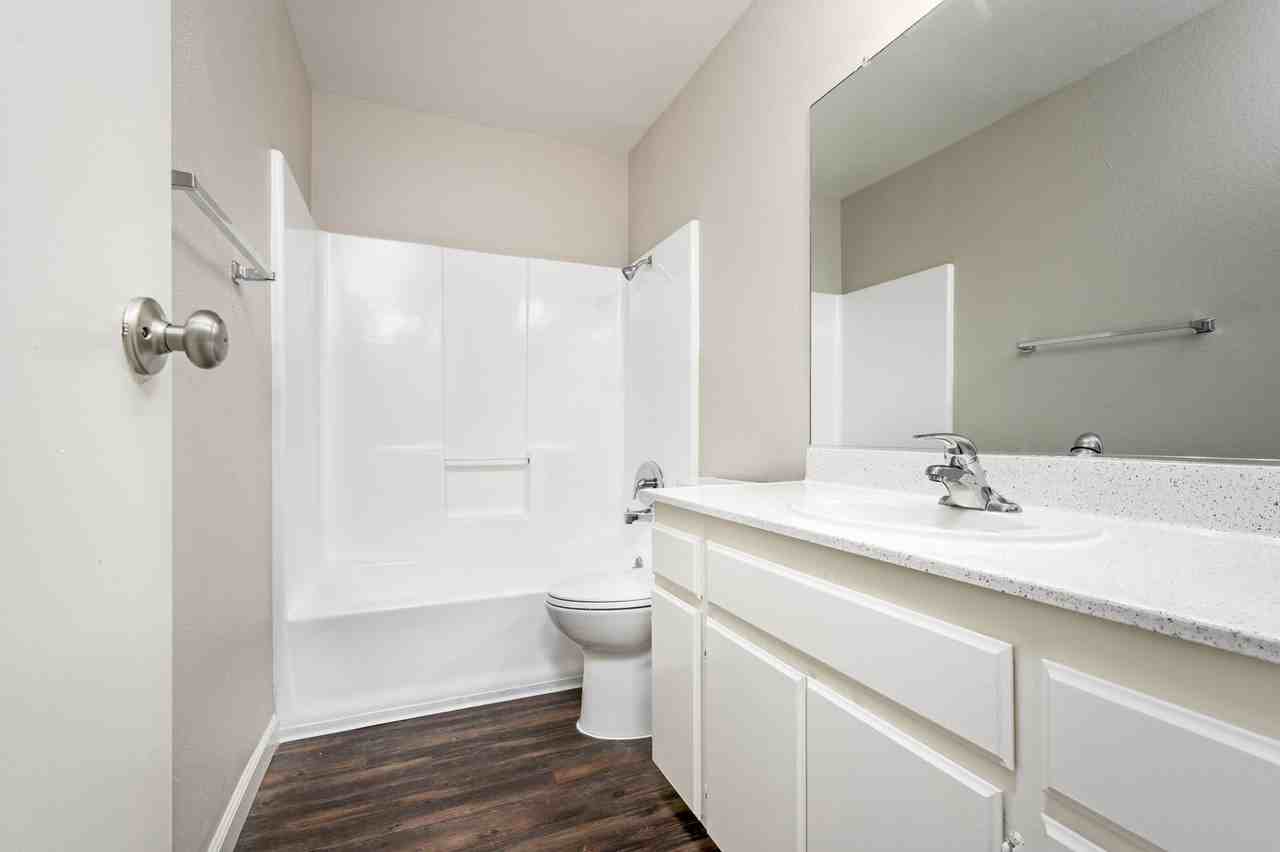 Helix South Apartments - Photo 4 of 19