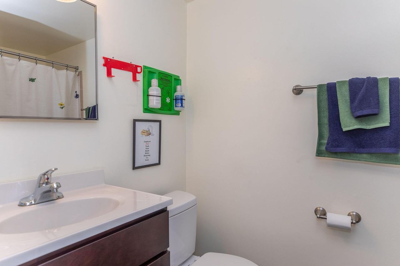 Georgetown Manor Apartments - Photo 4 of 21