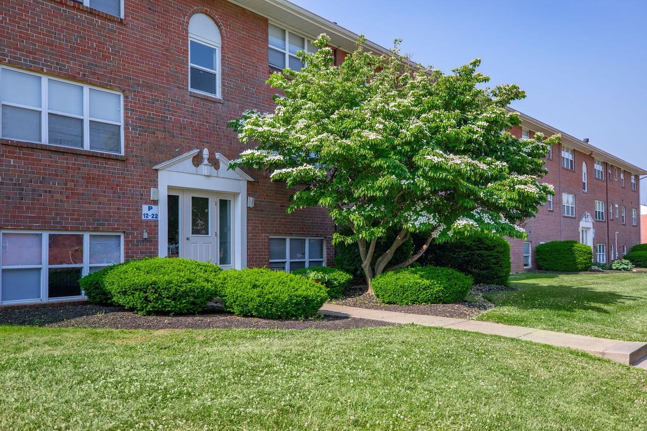 Georgetown Manor Apartments - Photo 6 of 21