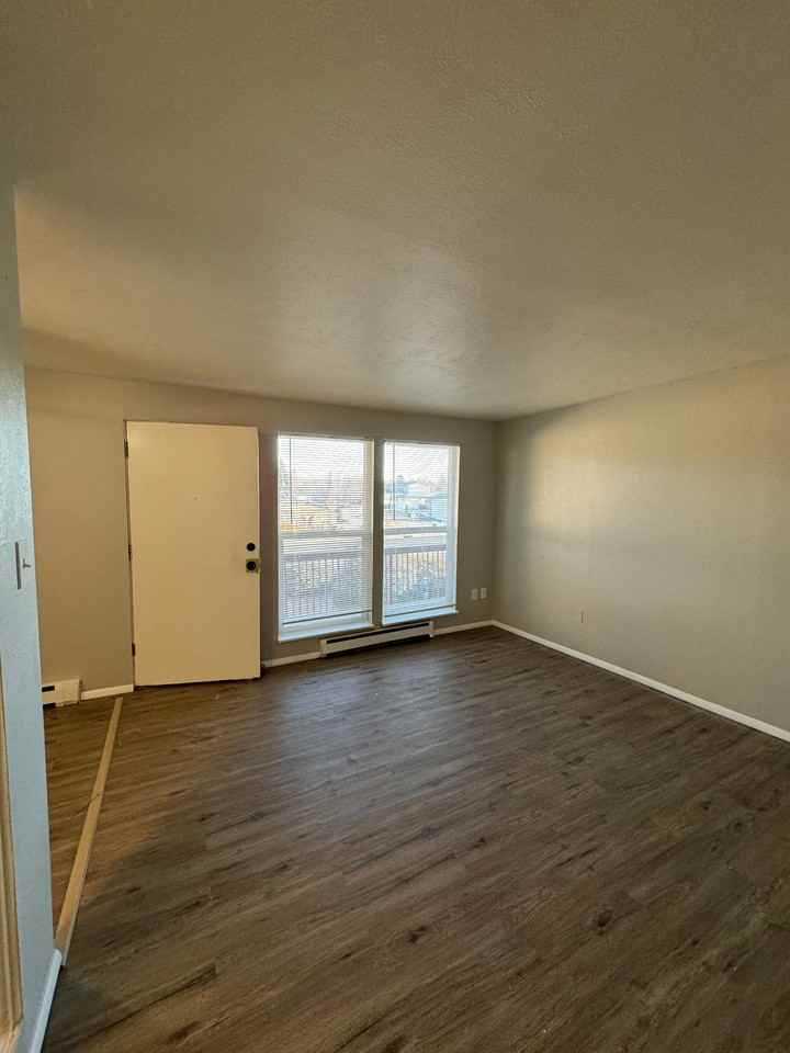 Boulder Manor - Photo 6 of 22