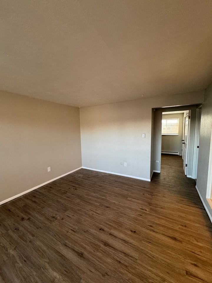 Boulder Manor - Photo 7 of 22