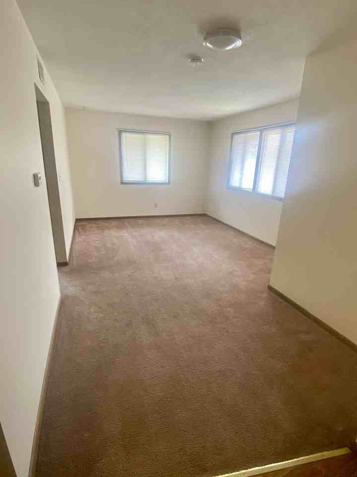 605 N 15th St #5 - Photo 3 of 6