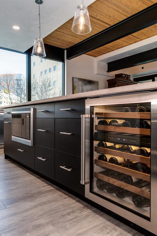 211 S Henry St #402 - Photo 3 of 24