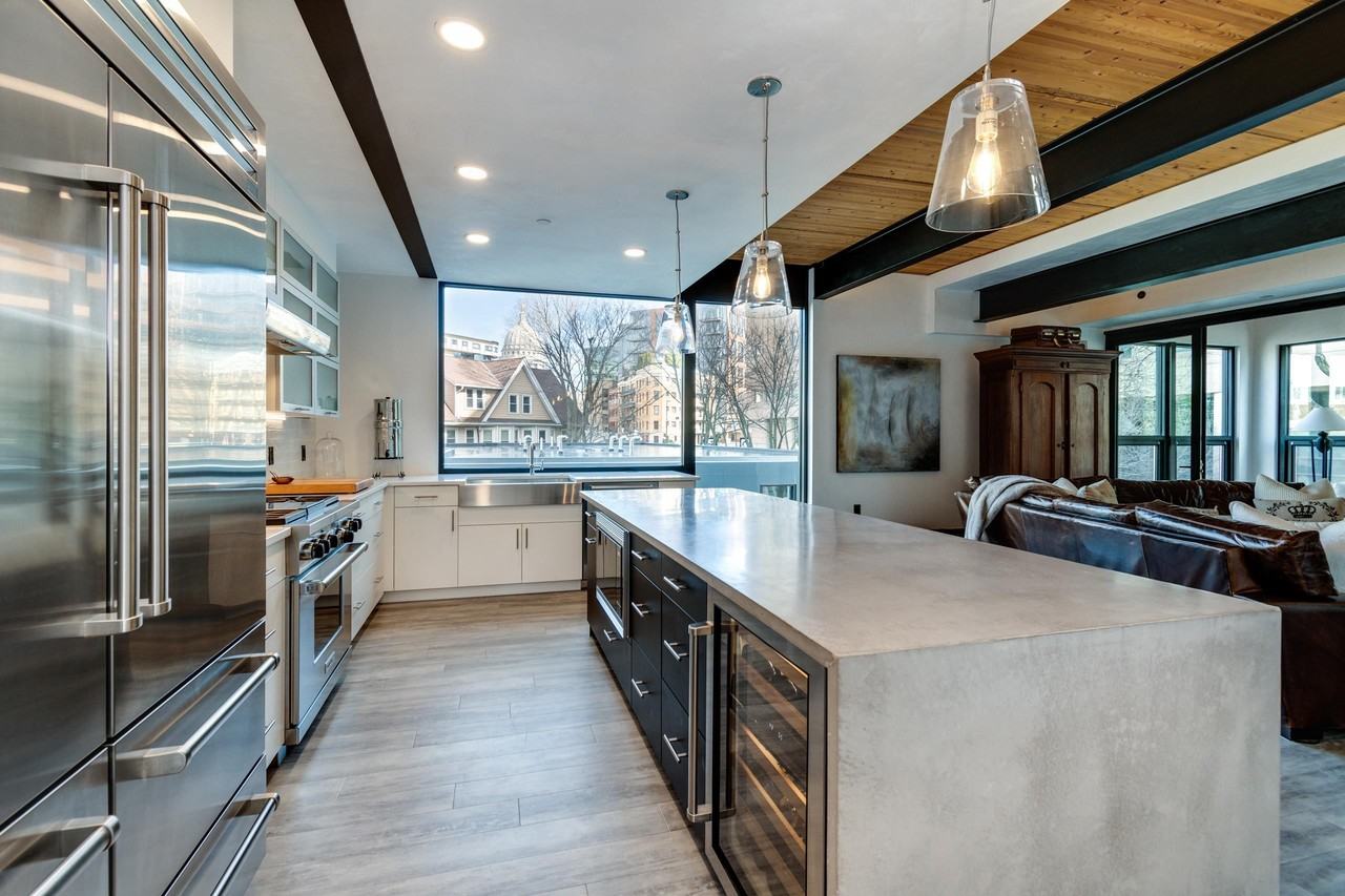 211 S Henry St #402 - Photo 5 of 24