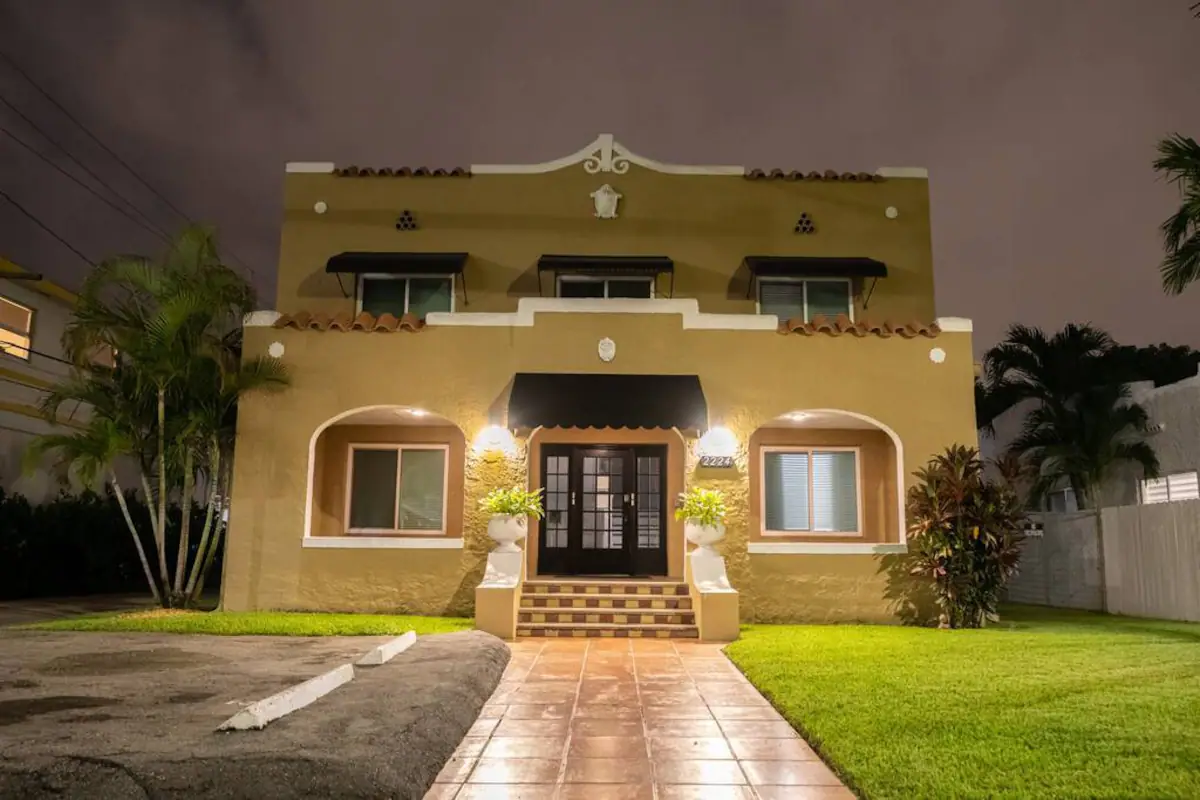 2224 Sw 6th St #2 - Photo 6 of 24