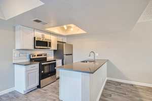 featured image of 945 W Broadway Rd