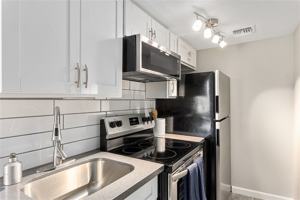 featured image of 1903 N Country Club Dr