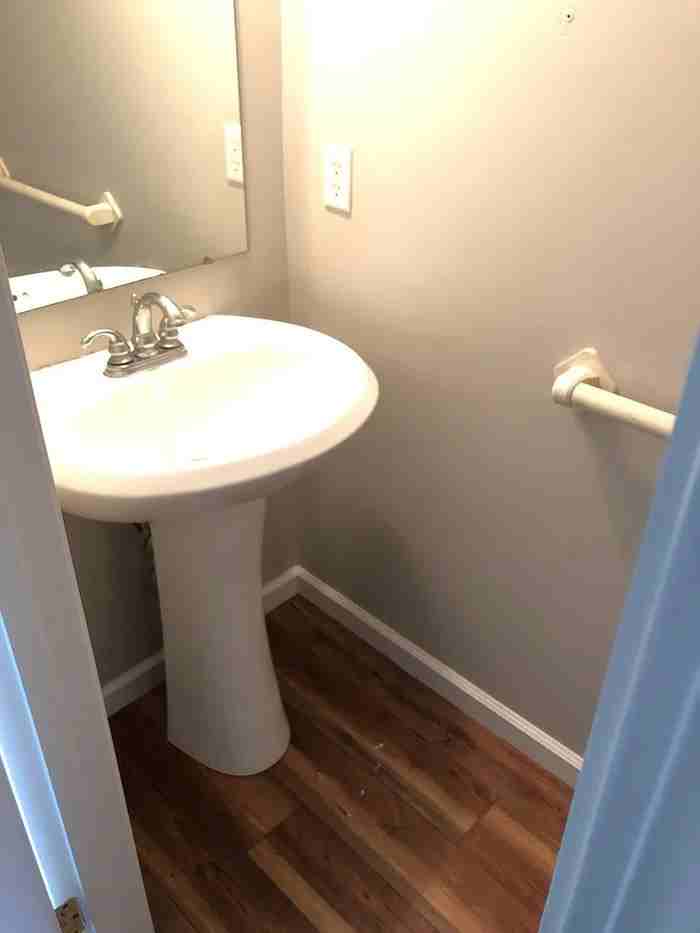 5522 Shannon Square Dr - Photo 3 of 10