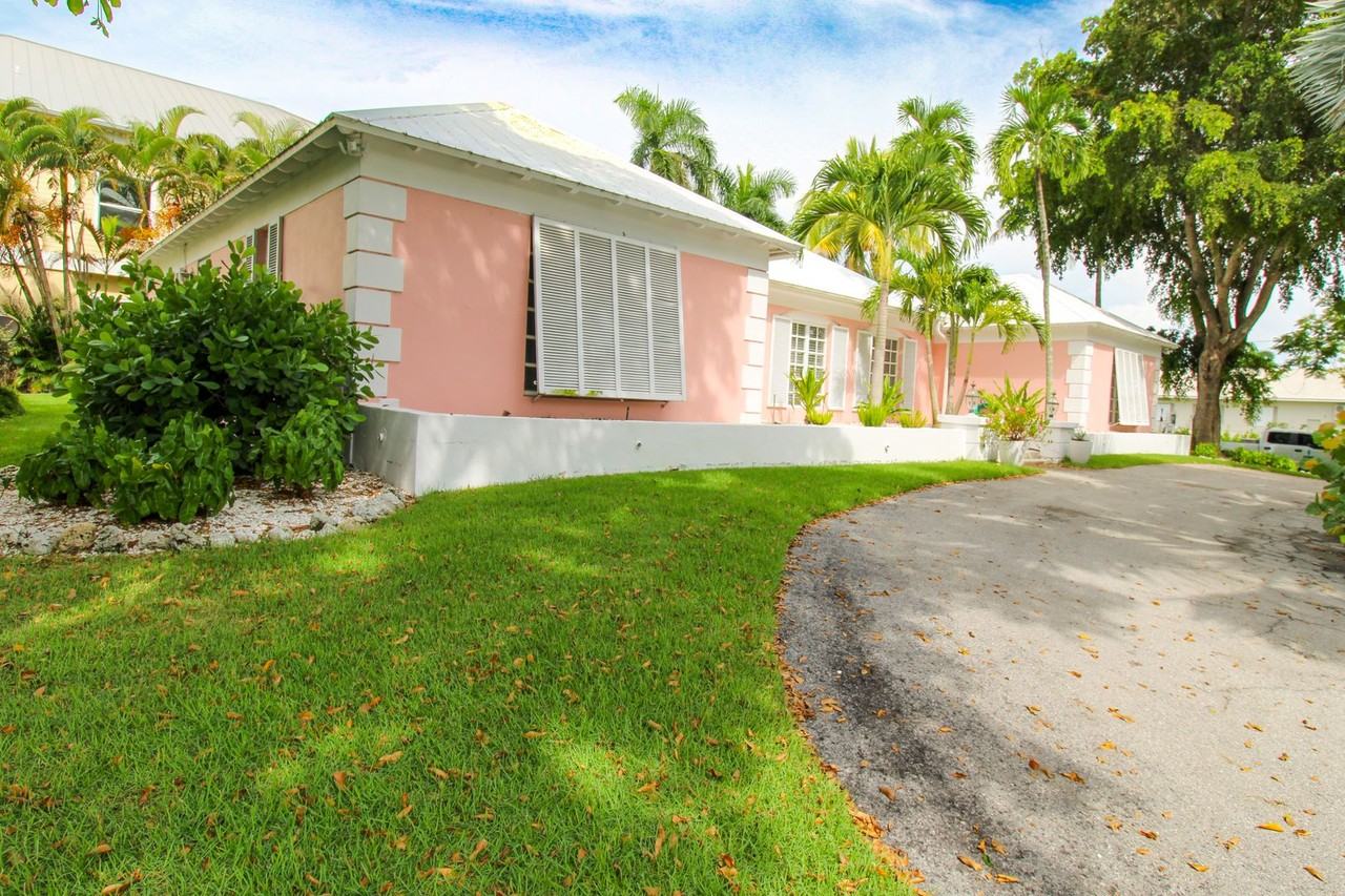 320 Gulf Shore Blvd S - Photo 2 of 50